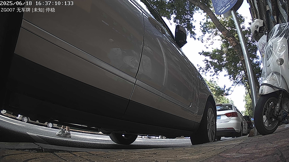 不规范停车 1000dpi.jpg